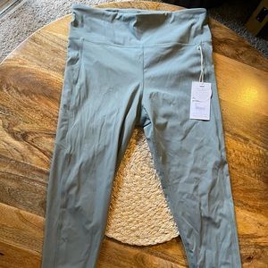 NWT - Vuori Stride Leggings (Medium)